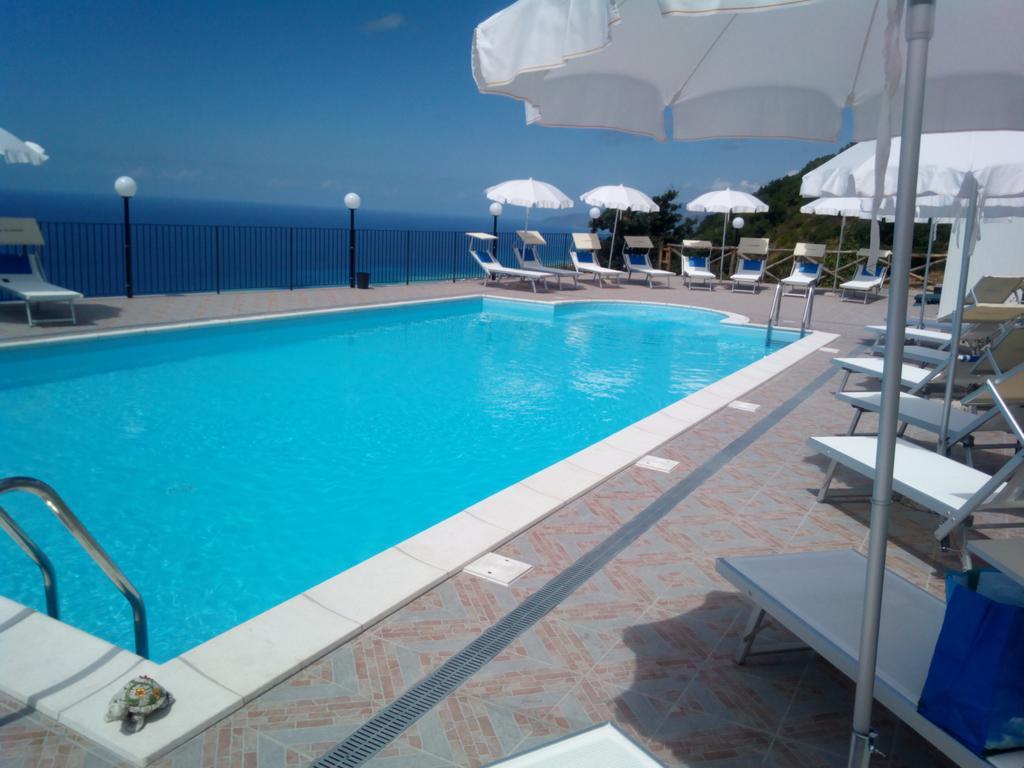 Agriturismo La Palombara Паола Екстериор снимка