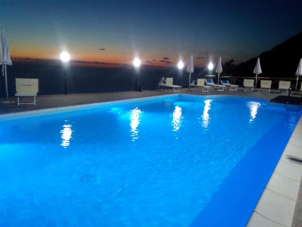 Agriturismo La Palombara Паола Екстериор снимка